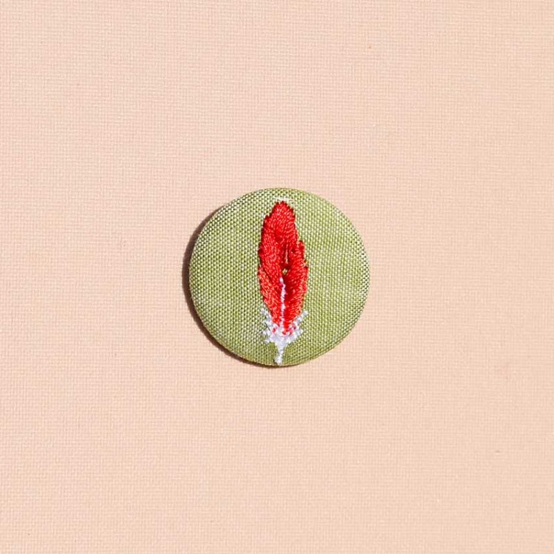 Plume d’Ibis rouge – Mini broche