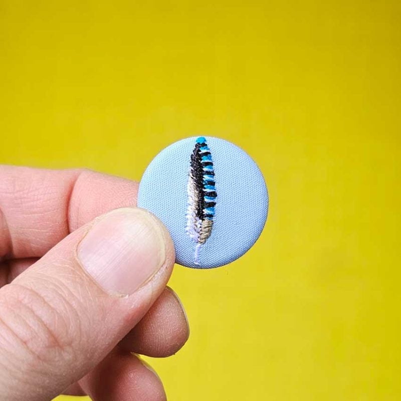 Plume de Geai – mini broche