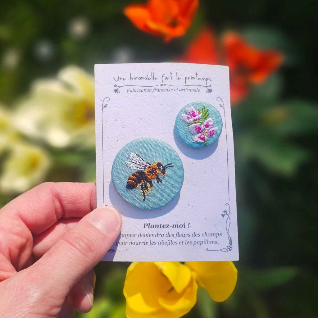 broches-broderie-duo-abeille-fleurs-des-champs-carte-ensemence-graine-Tulipe