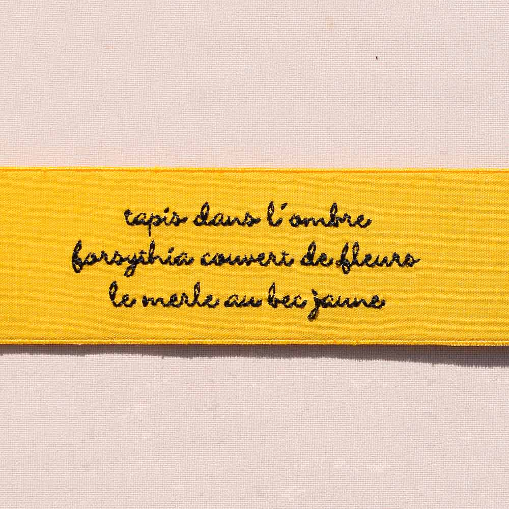 Haïku brodé le Forsythia et le merle