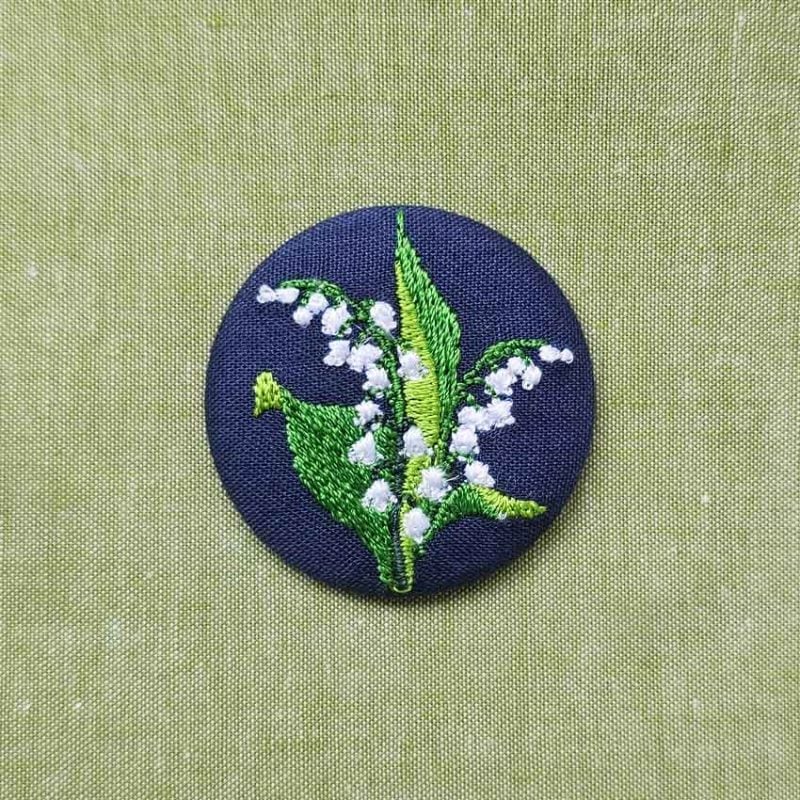 Deux brins de muguet – petite broche
