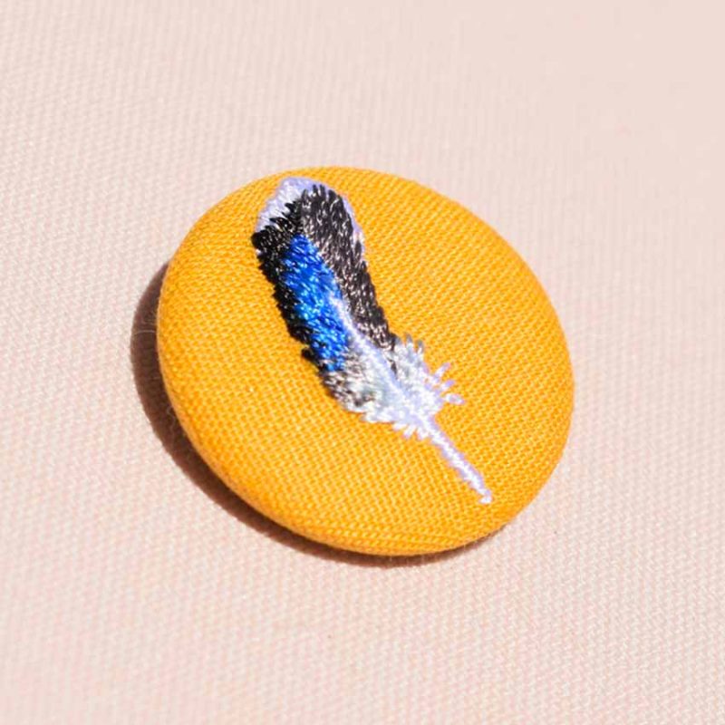 Plume de canard colvert – mini broche brodée
